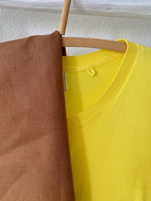 Kuinka värejä yhdistellään oikein. Mikä väri sopii lämpimän kevään keltaisen kanssa?