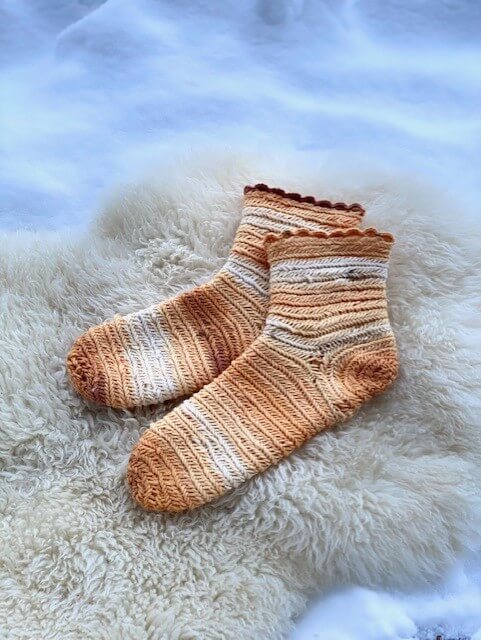 Ensimmäiset neulakinnas sukkani.